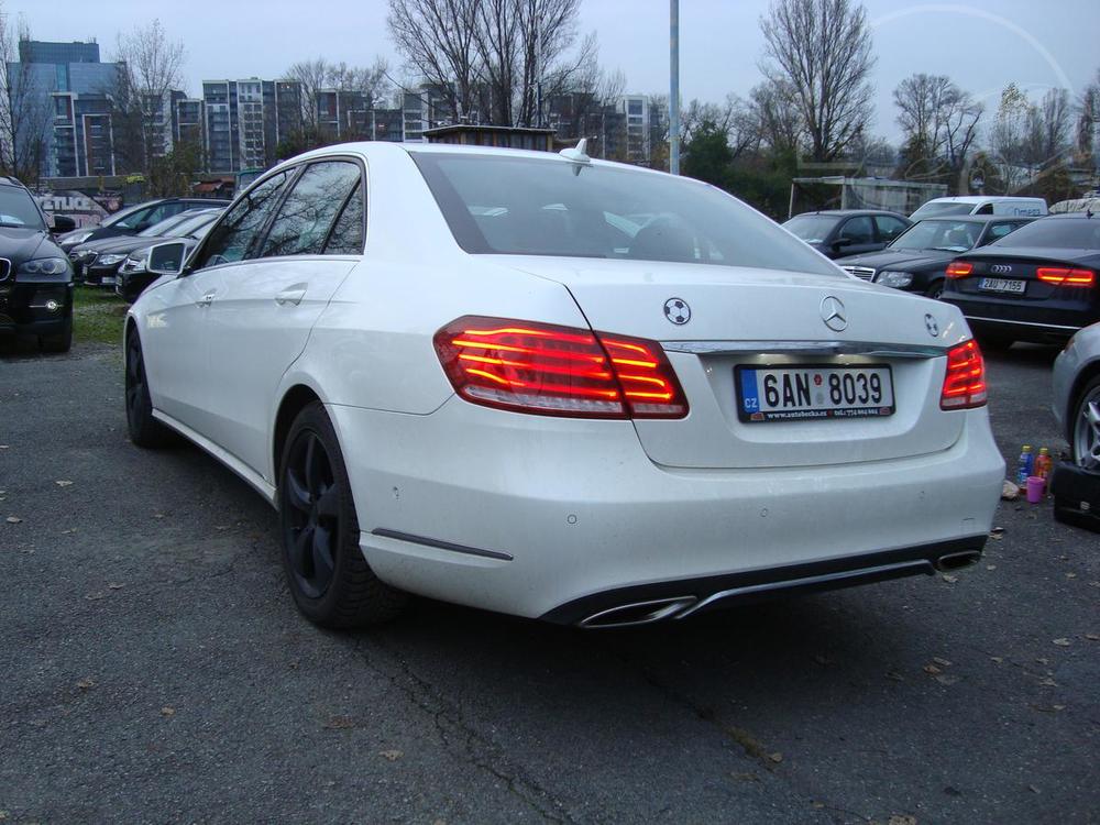 Mercedes-Benz E 220 CDi, Serv.k.D,Manul,2.Maj