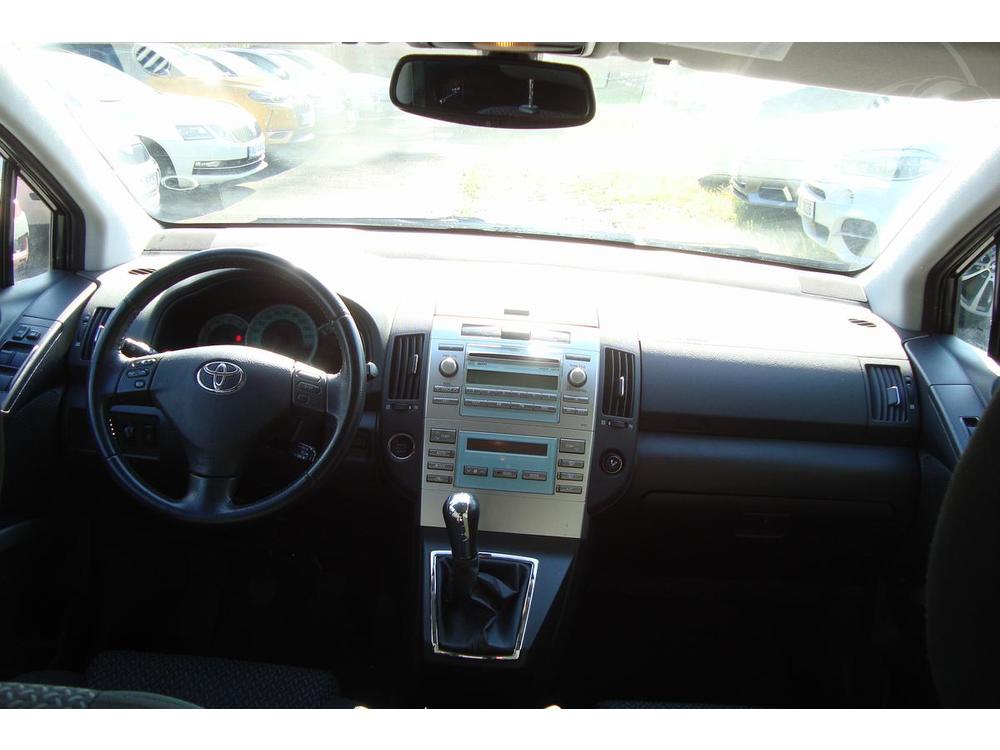 Toyota Corolla Verso 2.2 D-4D,R,2.Maj.Servis.kn.