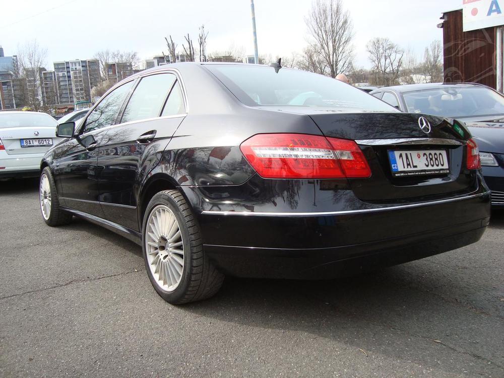 Mercedes-Benz E 250 CDi,AUT,R, 1.Maj.Servis.kn