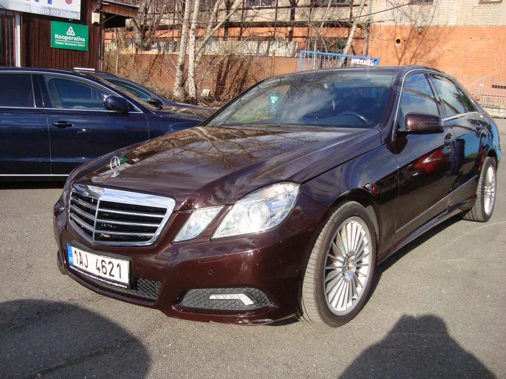 Mercedes-Benz E 250 CDi,AUT,R, 1.Maj.Servis.kn