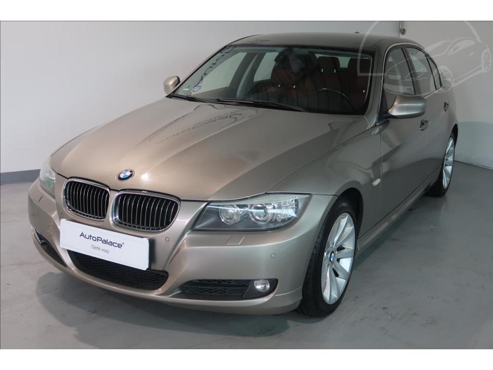 Prodm BMW 330 i SERVISN KNIHA   3,0