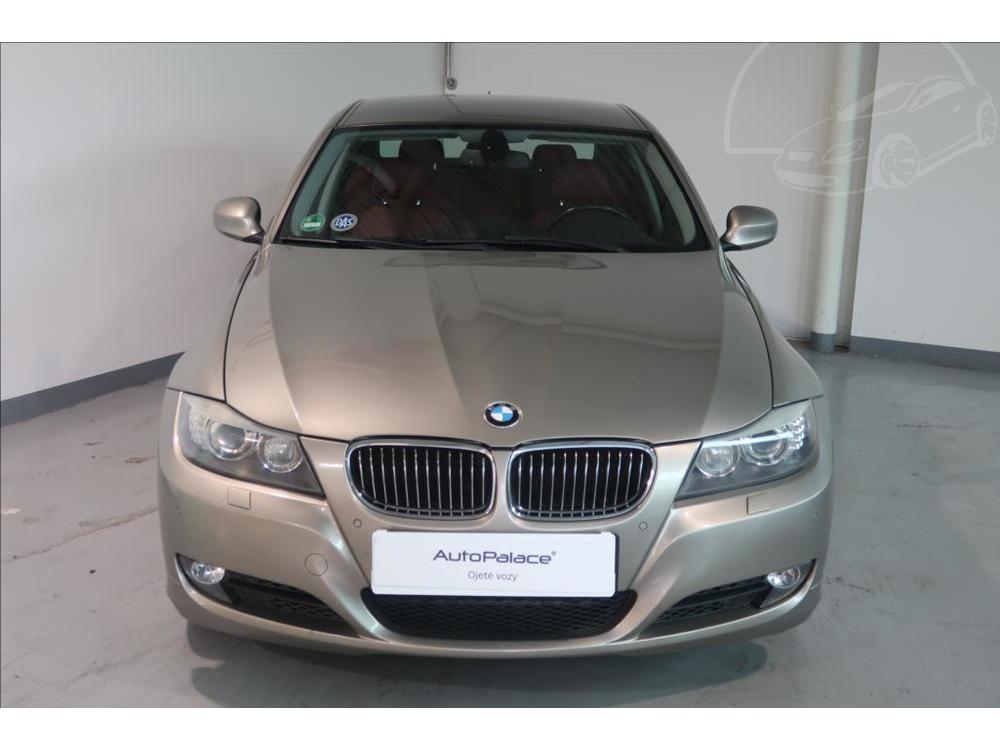 BMW 330 i SERVISN KNIHA   3,0