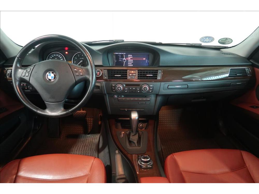 BMW 330 i SERVISN KNIHA   3,0