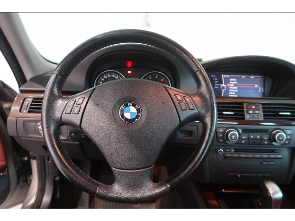 BMW 330 i SERVISN KNIHA   3,0