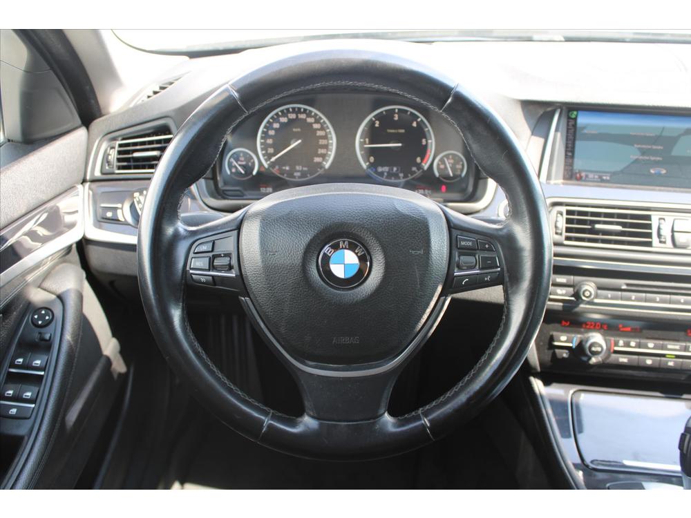 BMW 5 520d xDrive SERVISN KNIHA R