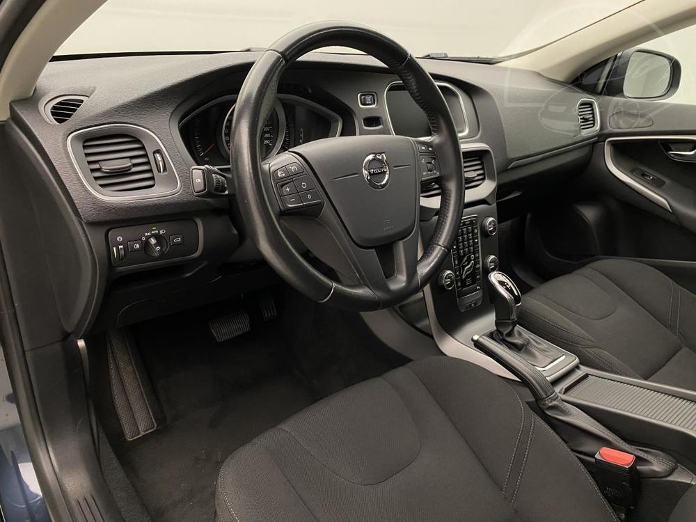 Volvo V40 T2 BLACK EDITION AUT NAVIGACE