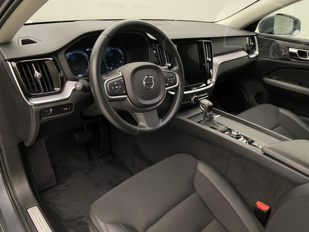 Volvo V60 D4 MOMENTUM AUT REZERVACE