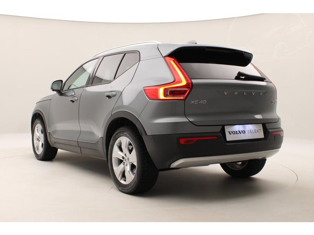 Volvo XC40 D4 AWD MOMENTUM REZERVACE