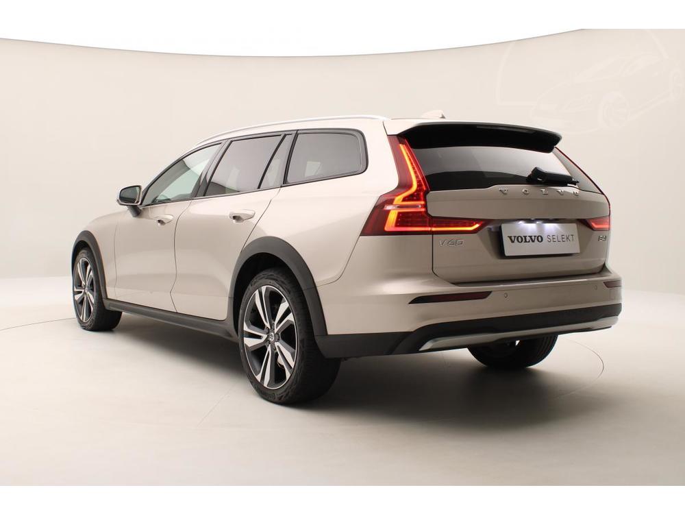 Volvo V60 CC B4 AWD PLUS AUT CZ 1.maj