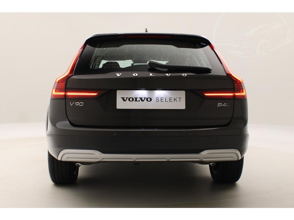 Volvo V90 CC B4 AWD PLUS AUT CZ 1.maj