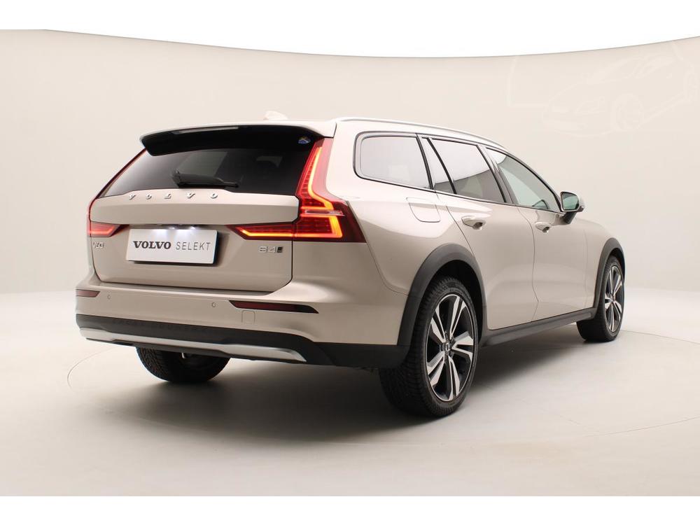 Volvo V60 CC B4 AWD PLUS AUT CZ 1.maj