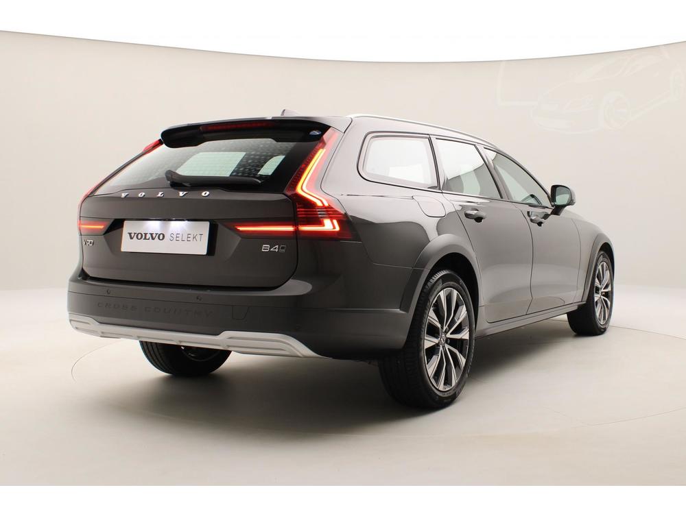 Volvo V90 CC B4 AWD PLUS AUT CZ 1.maj