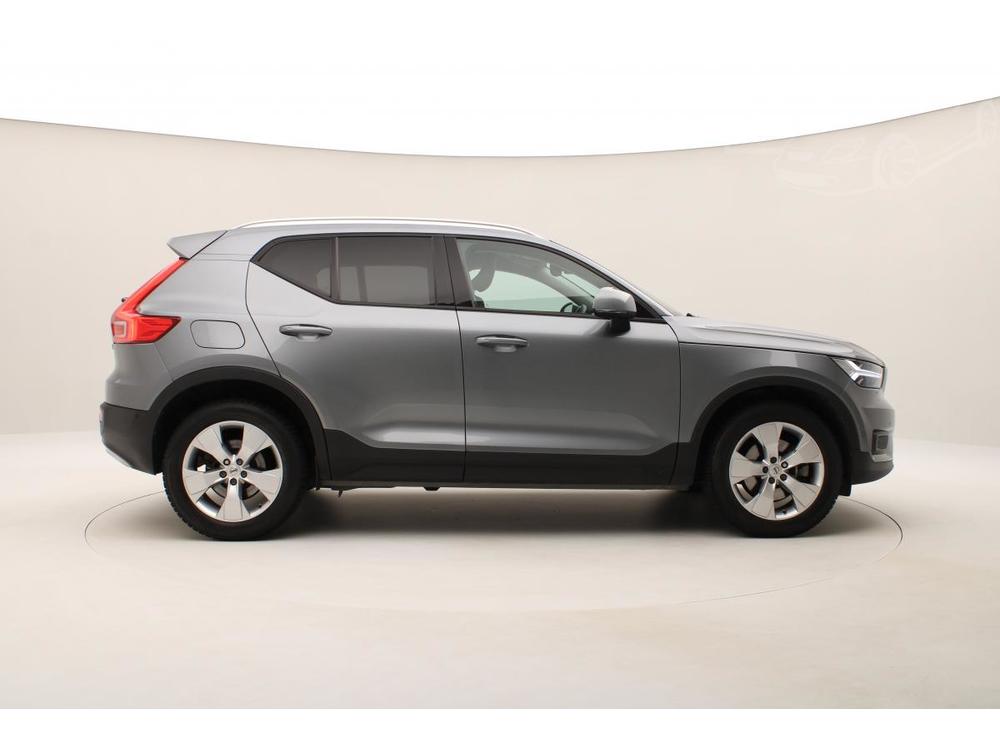 Volvo XC40 D4 AWD MOMENTUM REZERVACE