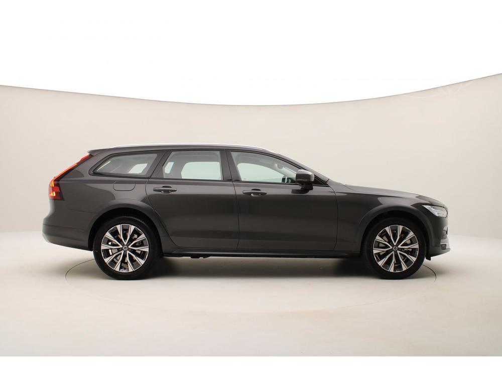 Volvo V90 CC B4 AWD PLUS AUT CZ 1.maj