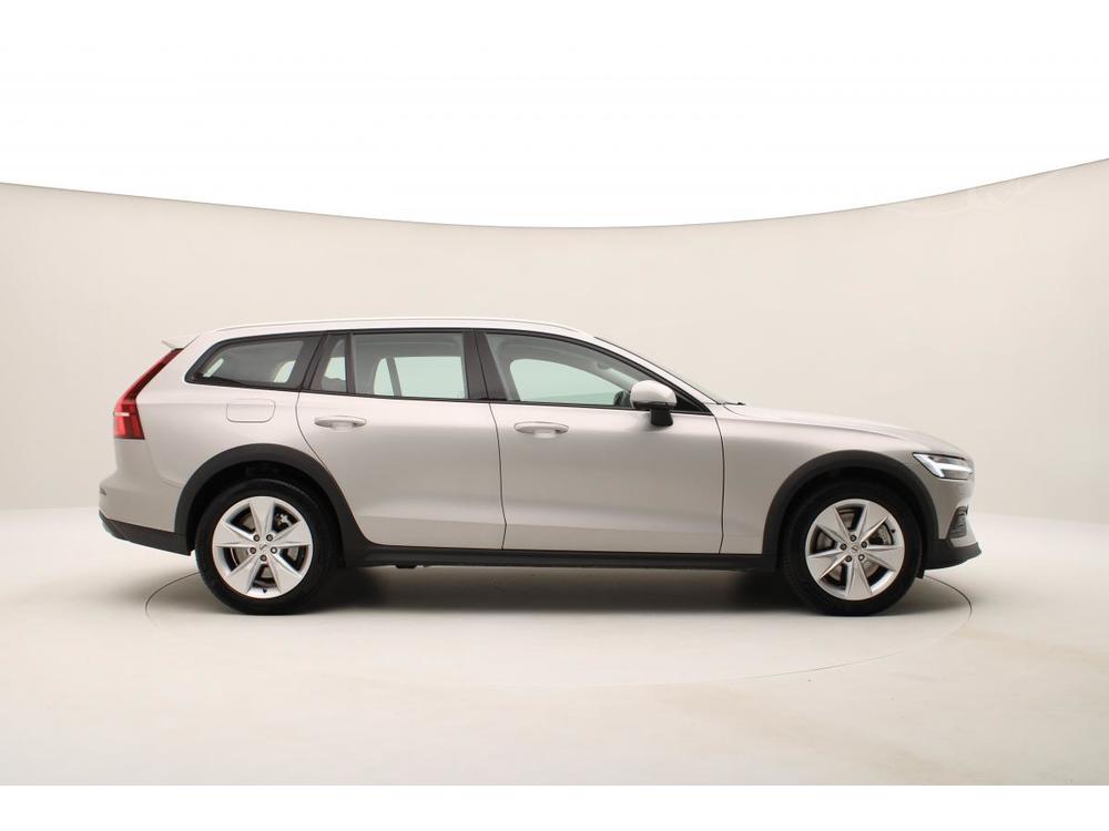 Volvo V60 CC B4 AWD CORE AUT 1.maj.