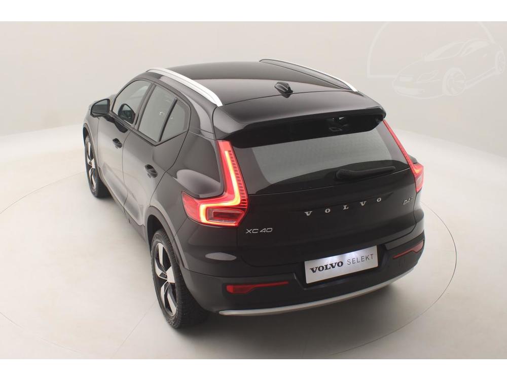 Volvo XC40 B4 AWD MOMENTUM REZERVACE