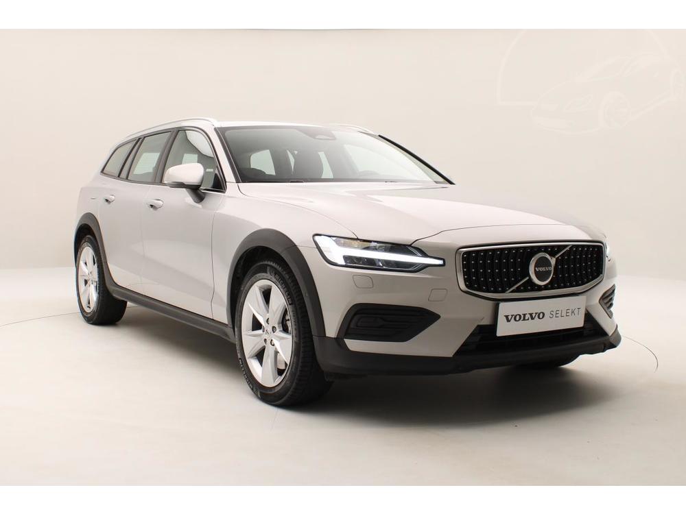 Volvo V60 CC B4 AWD CORE AUT 1.maj.