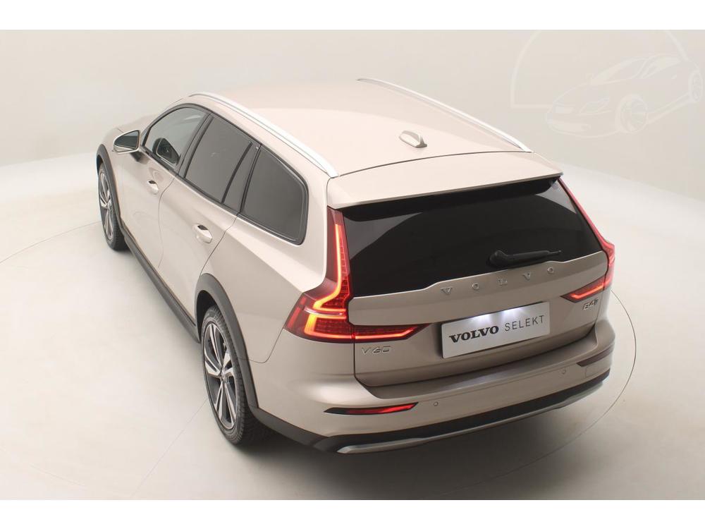 Volvo V60 CC B4 AWD PLUS AUT CZ 1.maj