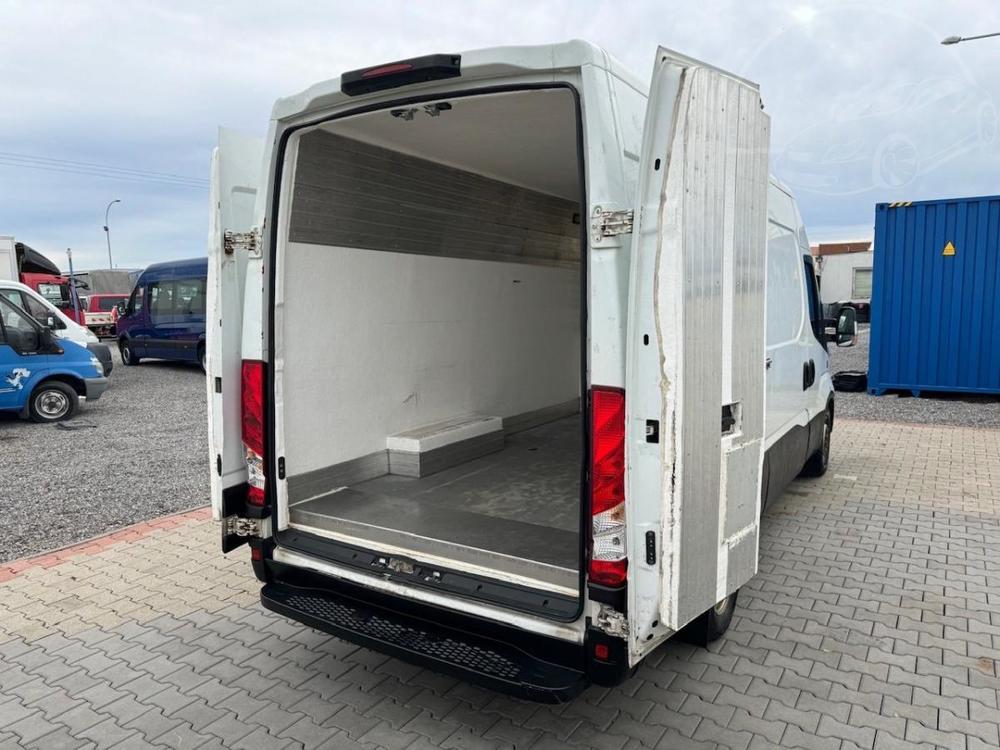 Iveco Daily 35S16 2,3HPT chlak  mrazk