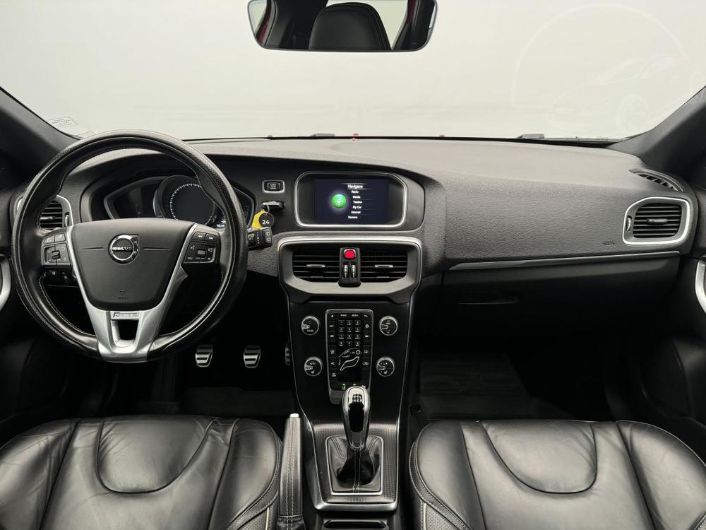 Volvo V40 D4 R-DESIGN NAV