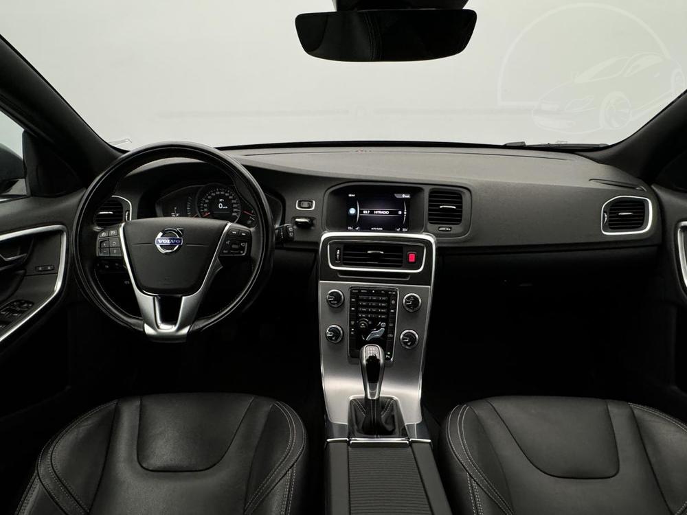 Volvo V60 D4 MOMENTUM NAVIGACE