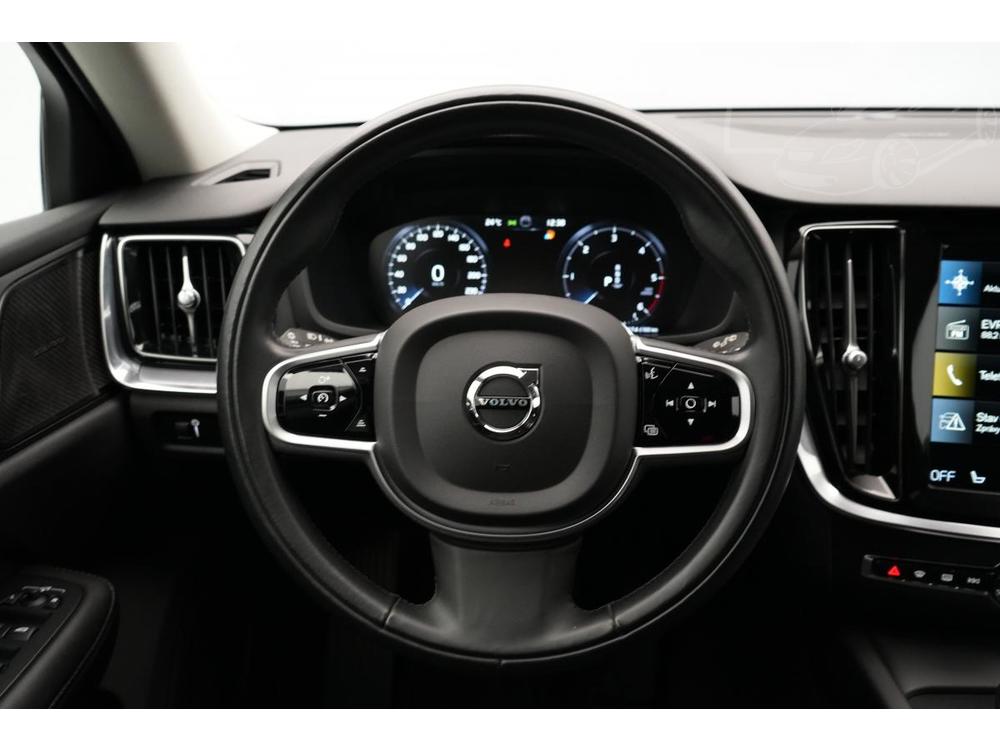 Volvo V60 B4 MOMENTUM AUT