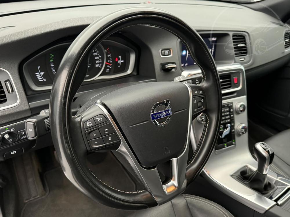 Volvo V60 D4 MOMENTUM NAVIGACE