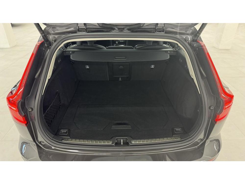 Volvo V60 B4 PLUS DARK AUT 1.maj.