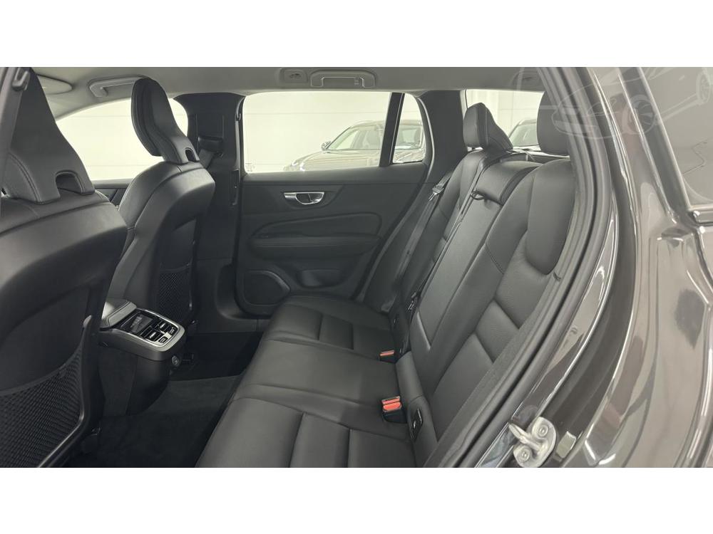 Volvo V60 B4 PLUS DARK AUT 1.maj.