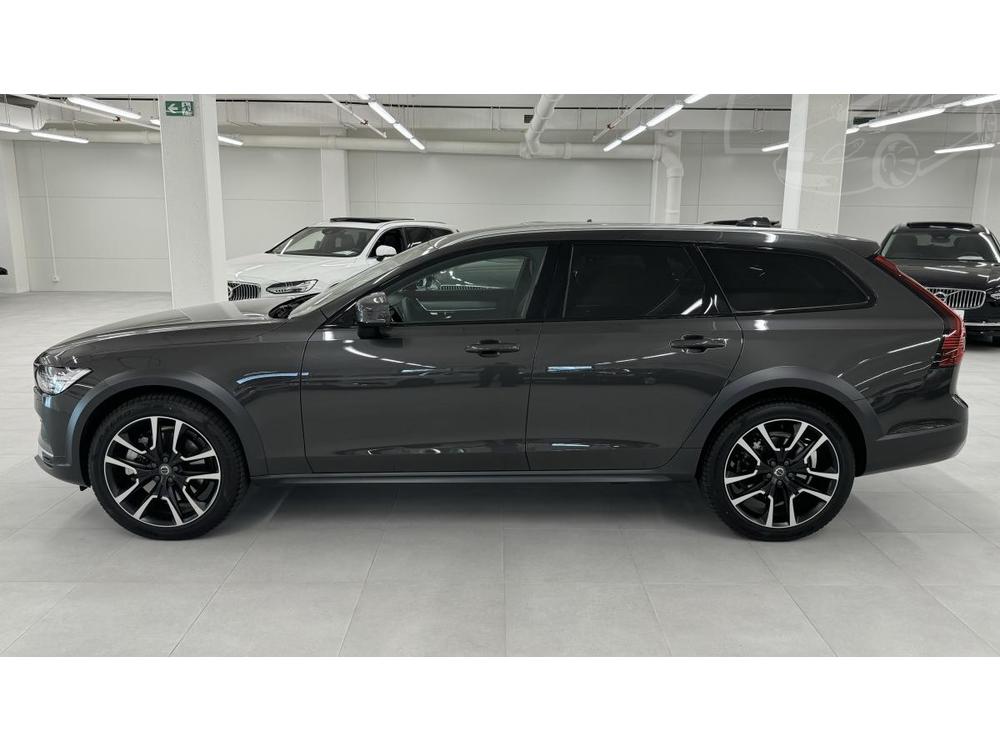 Volvo V90 CC B4 AWD PLUS  AUT 1.maj.