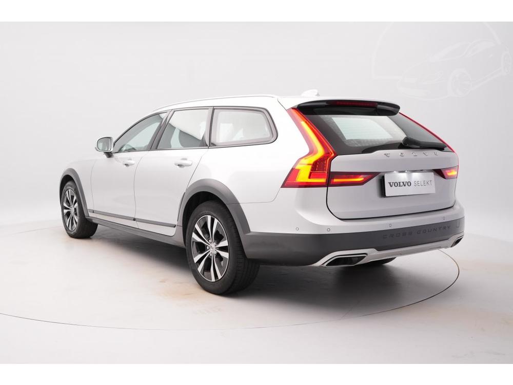 Volvo V90 CC D4 AWD MOMENTUM 1.maj.