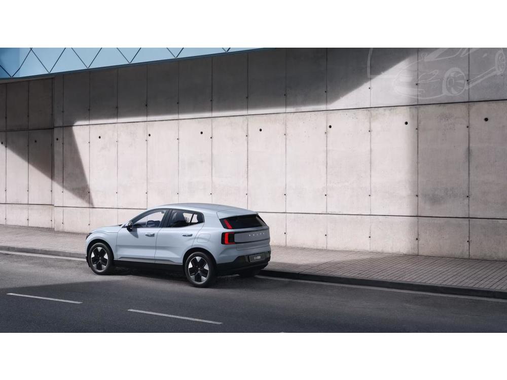 Volvo  PURE ELECTRIC CORE RWD