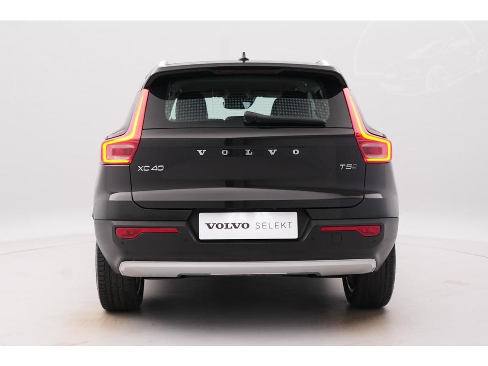 Volvo XC40 T5 AWD MOMENTUM