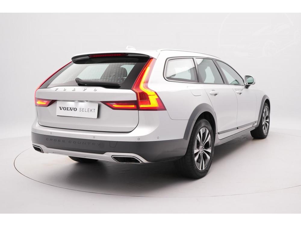 Volvo V90 CC D4 AWD MOMENTUM 1.maj.