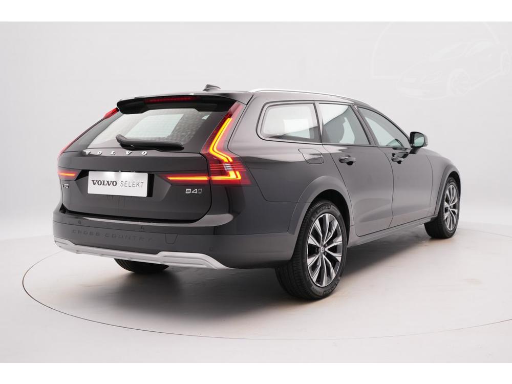 Volvo V90 CC B4 AWD PLUS AUT CZ 1.maj.