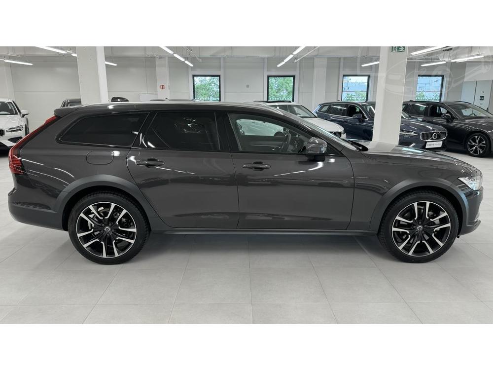 Volvo V90 CC B4 AWD PLUS  AUT 1.maj.