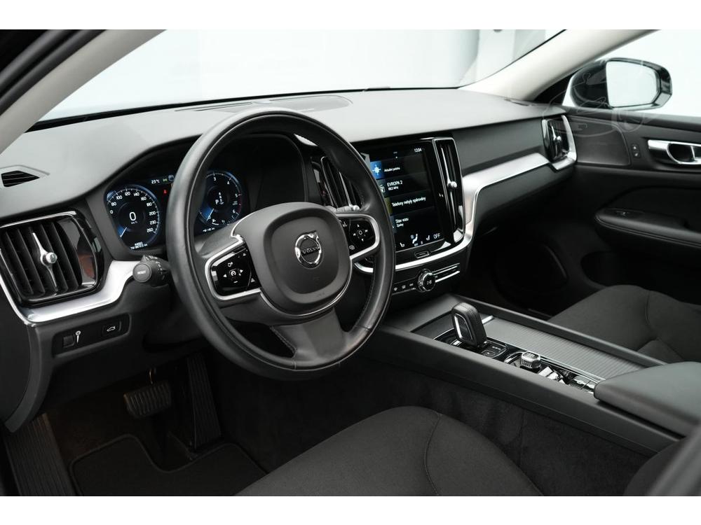 Volvo V60 B4 MOMENTUM AUT