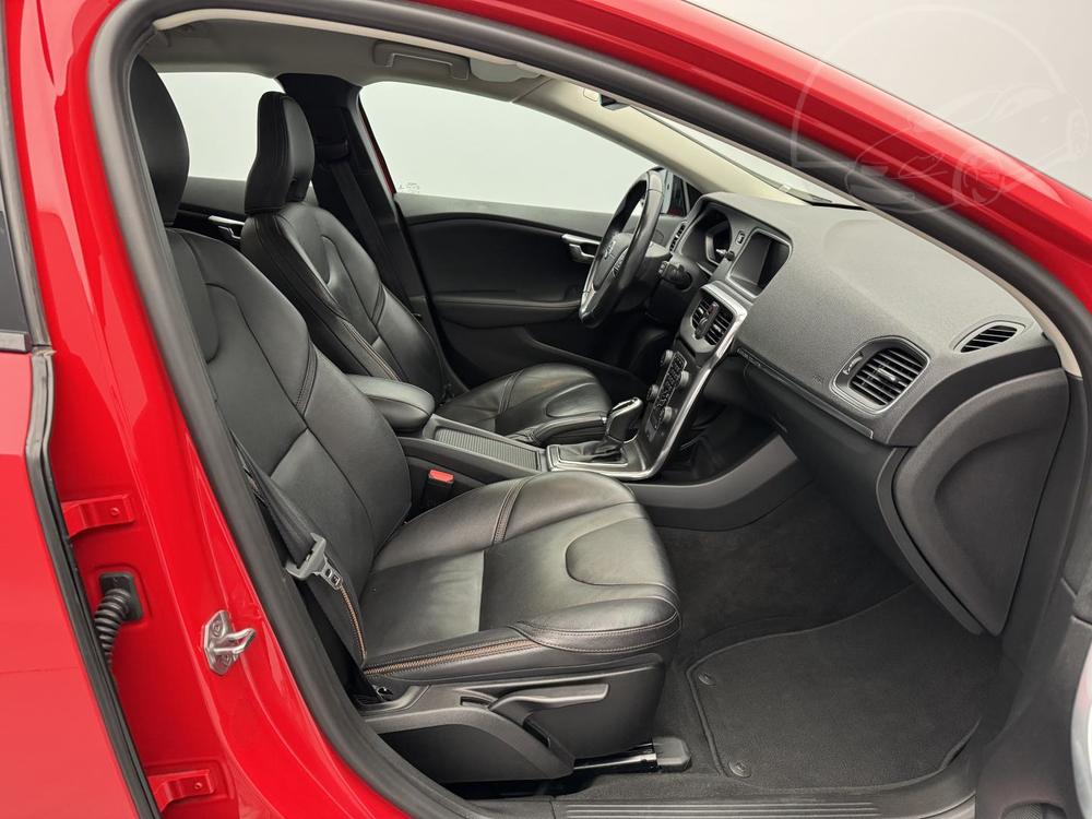 Volvo V40 CC D4 SUMMUM AUT REZERVACE