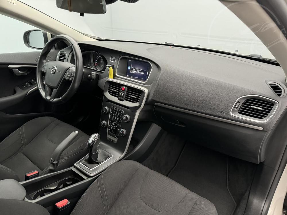 Volvo V40 D2 KINETIC NAVIGACE