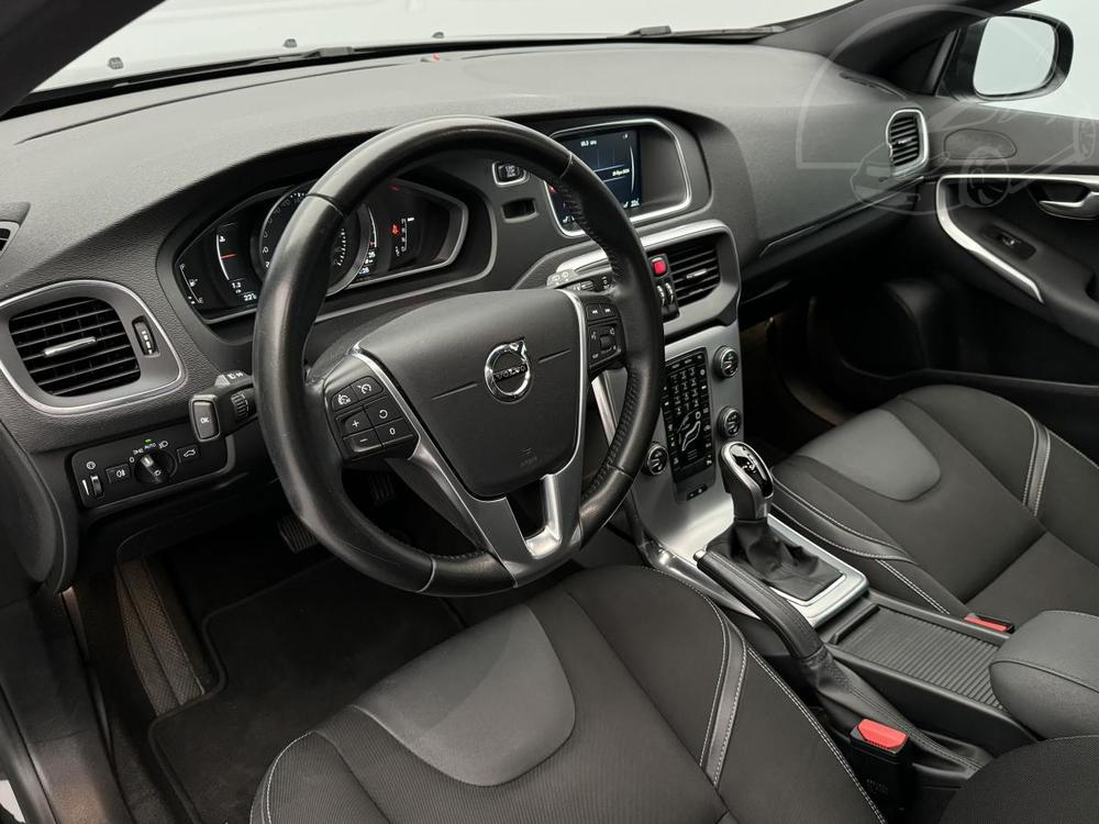 Volvo V40 T2 MOMENTUM AUT