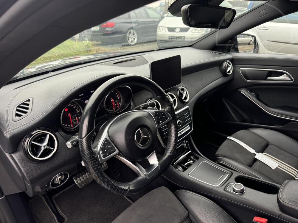 Mercedes-Benz CLA 200 AMG