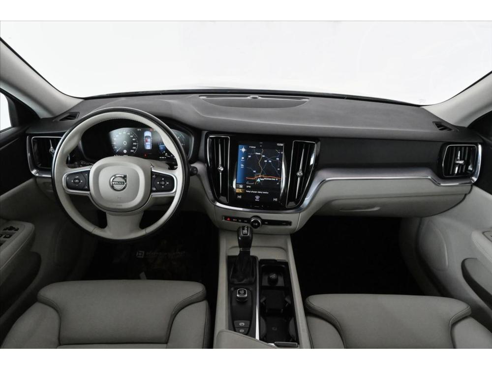 Volvo V60 2,0 D4 140 kW AT/8 MOMENTUM Z