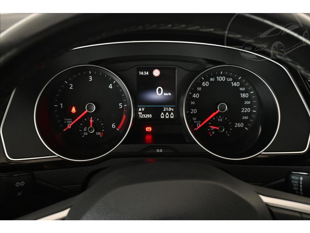 Volkswagen Passat 2,0 TDI 110 kW ELEGANCE Zruka