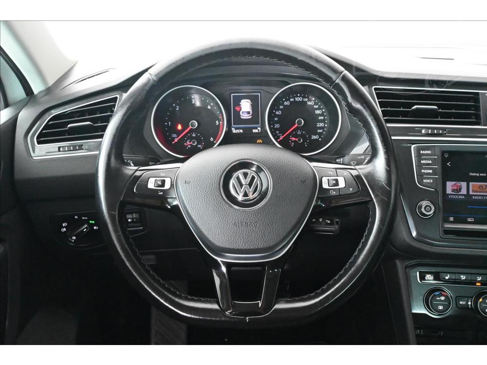 Volkswagen Tiguan 2,0 TDI 110 kW NAVI Zruka a