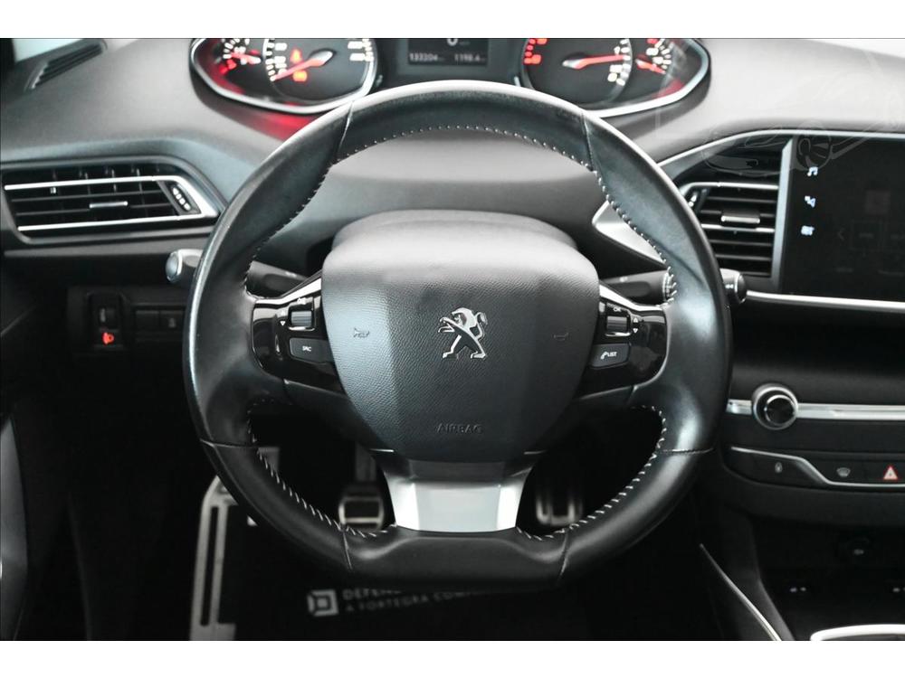 Peugeot 308 1,5 BlueHDI 96kW PANORAMA Zru