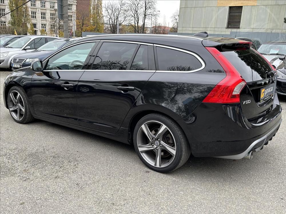 Volvo V60 2,4 158kw+R.design+manual !