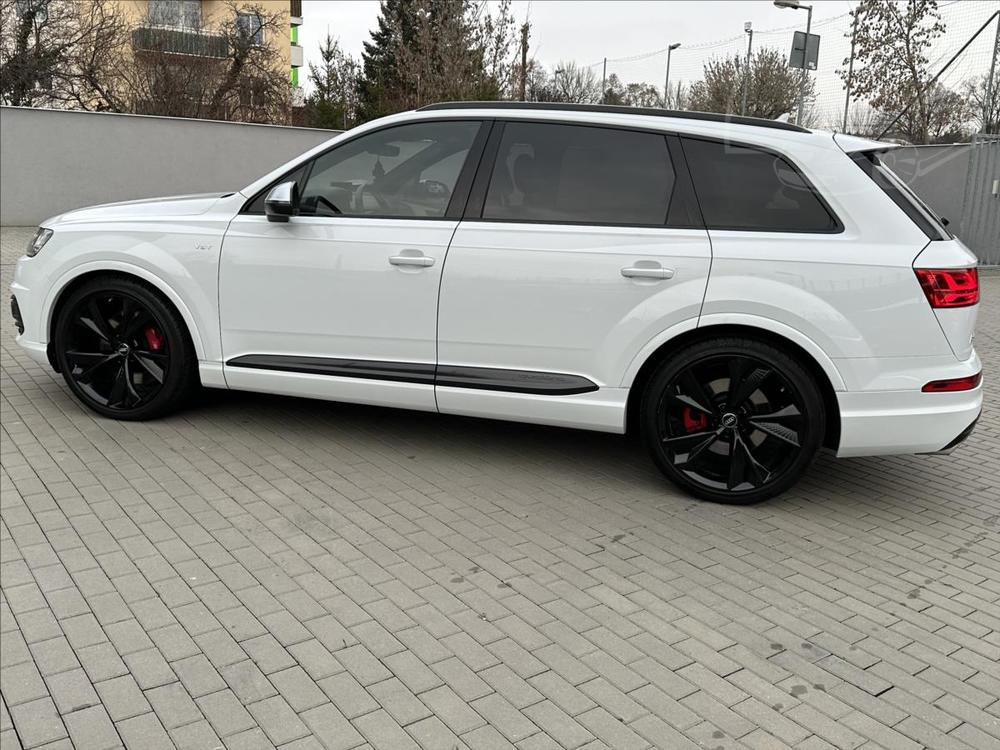 Audi SQ7 4,0 ZARUKA+BLACK+RS.22 !!