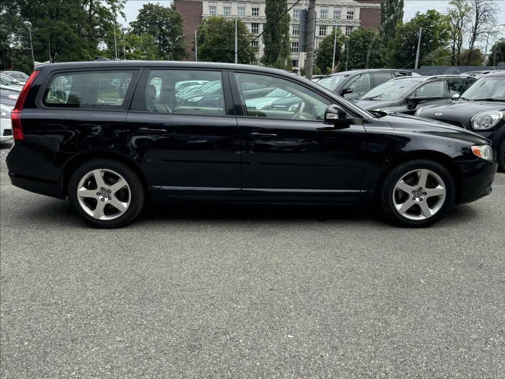 Volvo V70 2,4 D5+136kw BEZ KOROZE !!