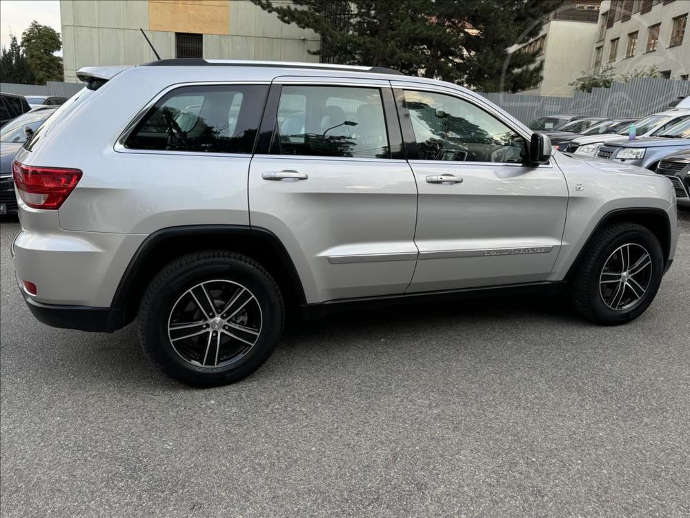 Jeep Grand Cherokee 3,0 NADHERN STAV+ Velk servi