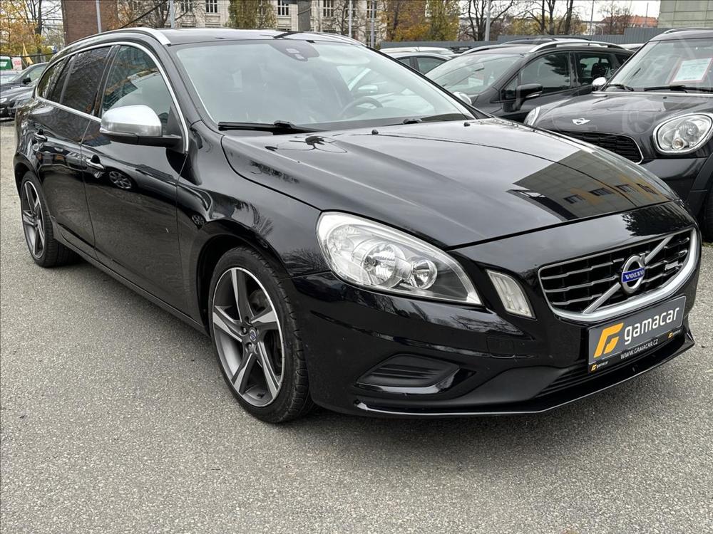 Volvo V60 2,4 158kw+R.design+manual !